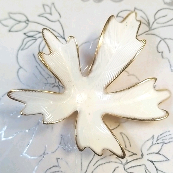 Vintage Mid Century 1960s Goldtone Metal Leaf Brooch Pin - Picture 7 of 13